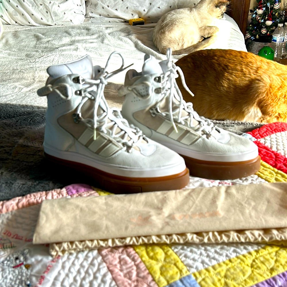 ivy park/adidas hight tops, size 8.5 been worn once